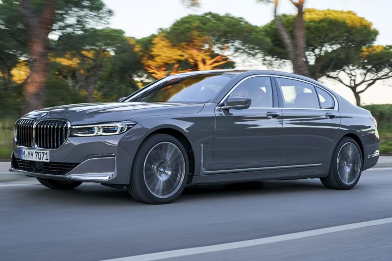 The World of Luxury Cars: Elegance, Power, and Innovation
